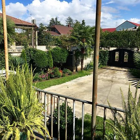 Guest House Lali Kostava 14 Zugdidi Bagian luar foto