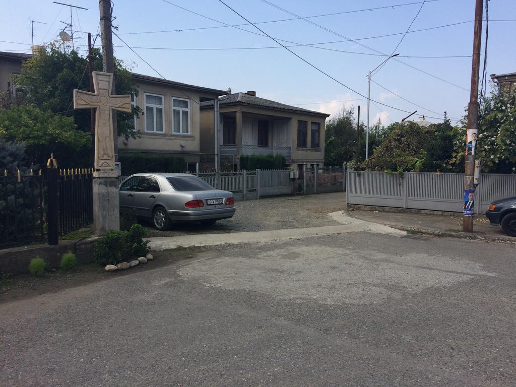 Guest House Lali Kostava 14 Zugdidi Bagian luar foto
