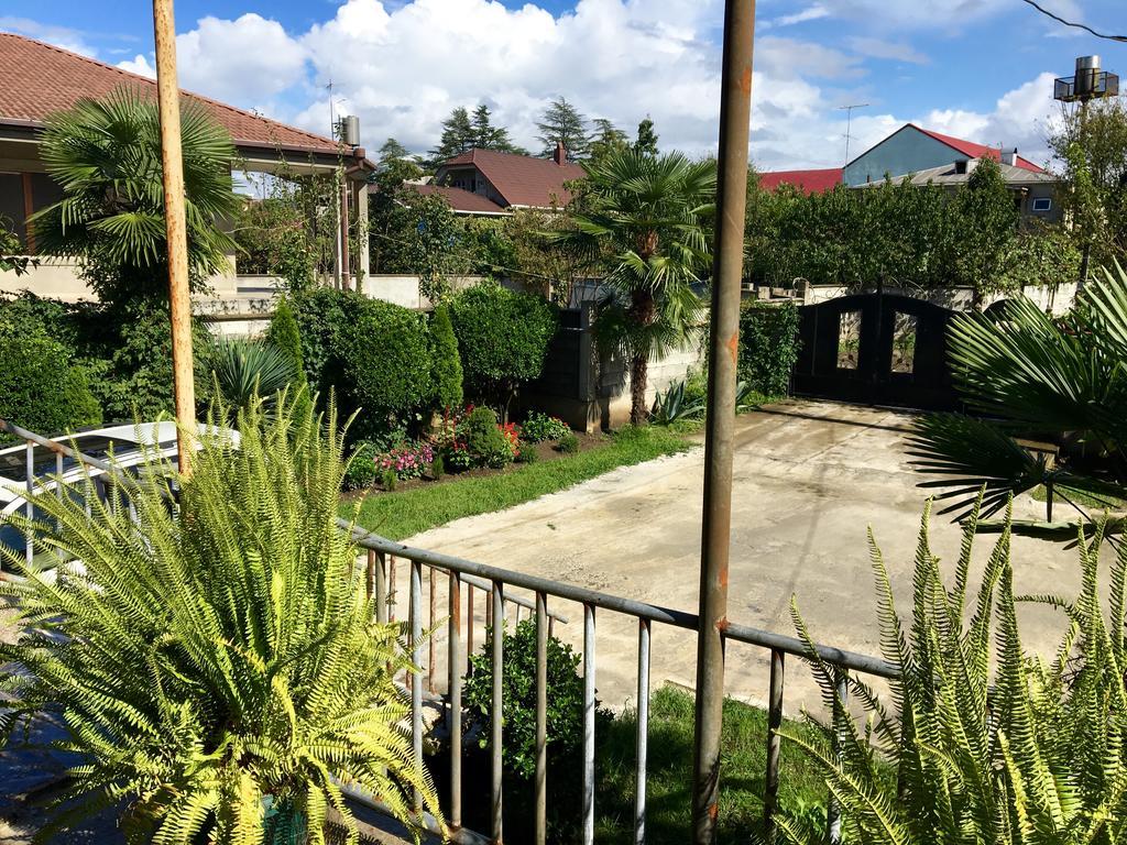 Guest House Lali Kostava 14 Zugdidi Bagian luar foto
