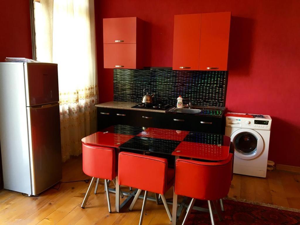 Guest House Lali Kostava 14 Zugdidi Bagian luar foto